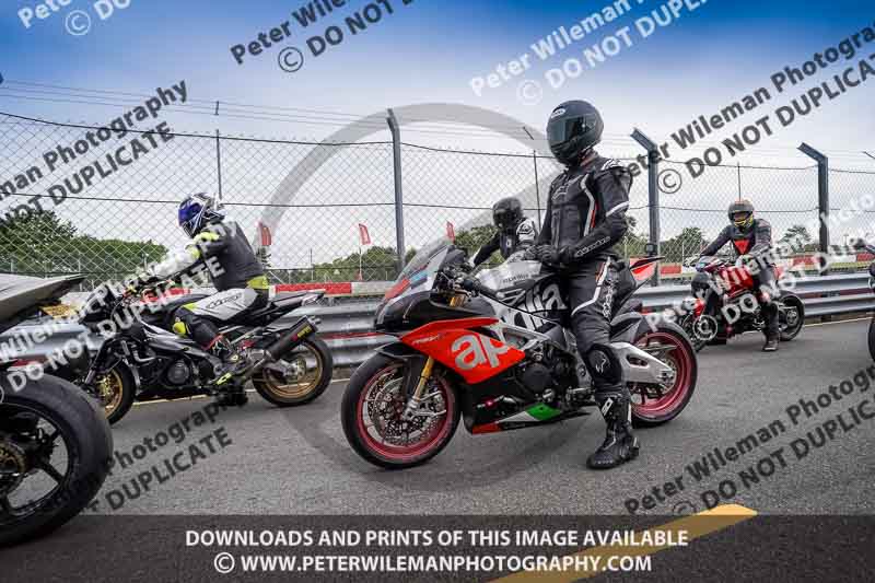 donington no limits trackday;donington park photographs;donington trackday photographs;no limits trackdays;peter wileman photography;trackday digital images;trackday photos
